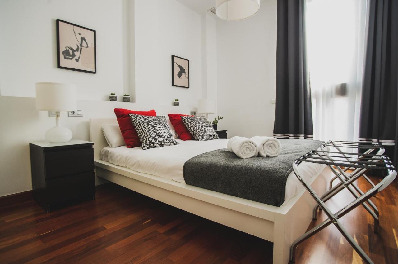 Azz Sevilla Torre De La Plata Apartamentos Kültér fotó